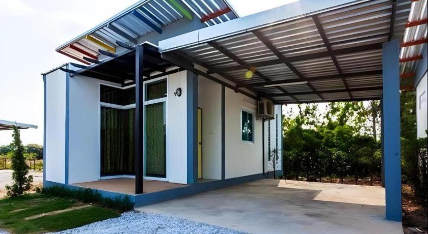 Sixty-Nine Resort Nakhon Phanom Esterno foto
