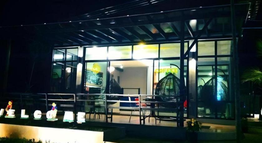 Sixty-Nine Resort Nakhon Phanom Esterno foto