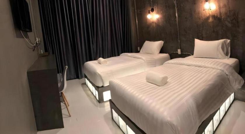 Sixty-Nine Resort Nakhon Phanom Esterno foto